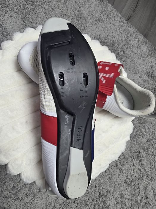 Pantofi ciclism Fizik  cu talpa de carbon 44,5