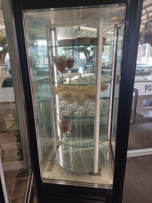 Продавам хладилна витрина