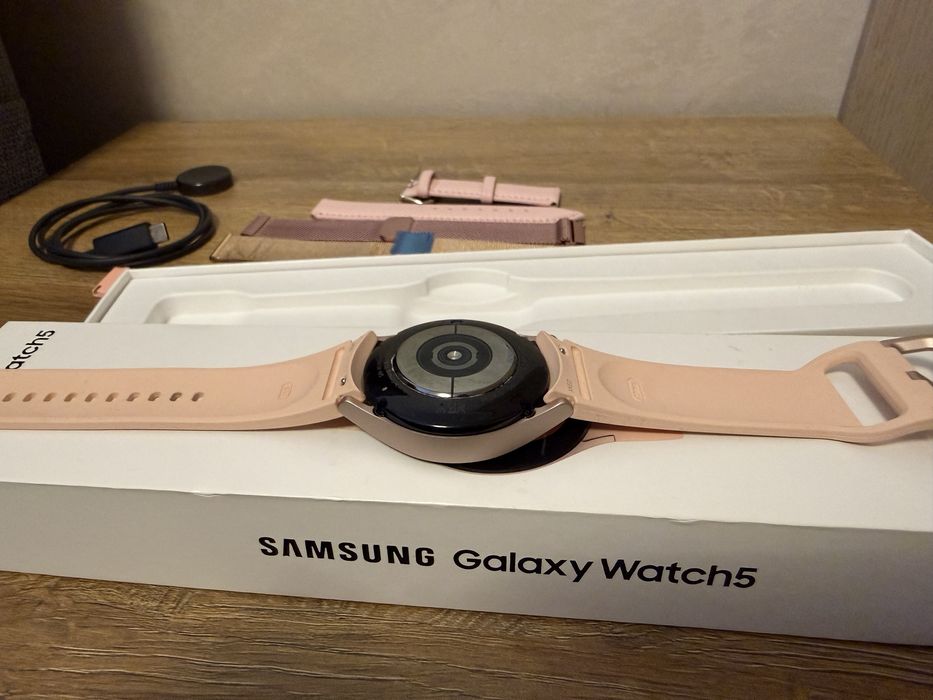 Смарт часовник Samsung galaxy watch 5 40MM R900 PINK GOLD