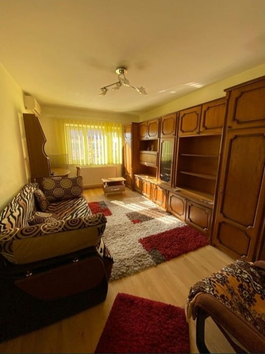 Inchiriez apartament