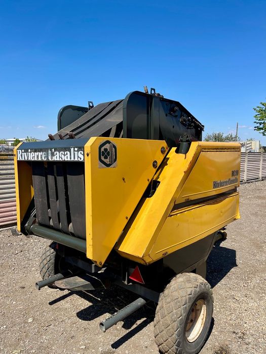 Vand presa de baloti rotunzi balotiera John Deere 550 recent adusa