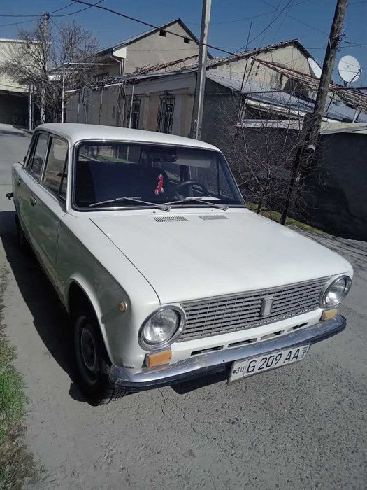 Автомобиль ВАЗ21011
