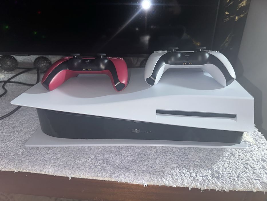 Vand PS5 PRO cu CD stare aproape ca nou