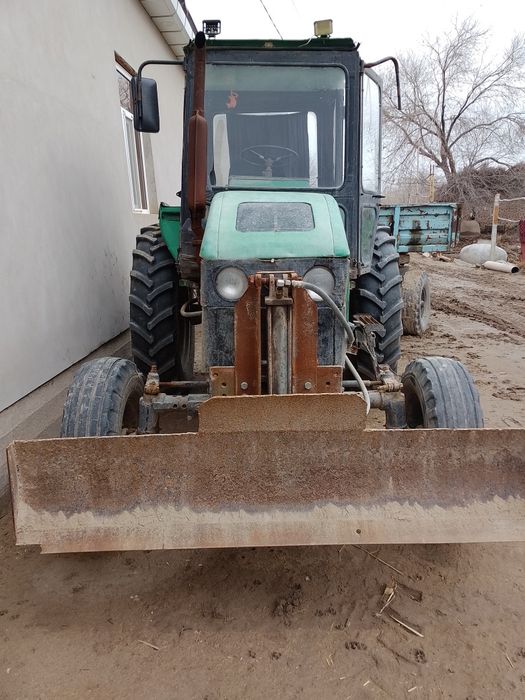 Traktor  2003 yil 50 million pasporti bor pitnak shahar