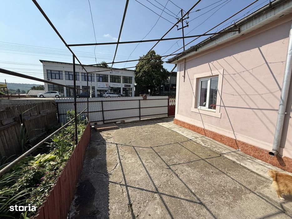 Casa la strada, Podu Iloaiei