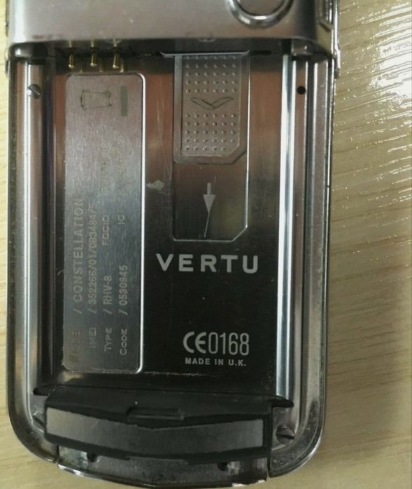 Отличен Vertu Constellation.
