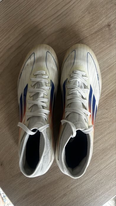 Футбольные бутсы adidas f50