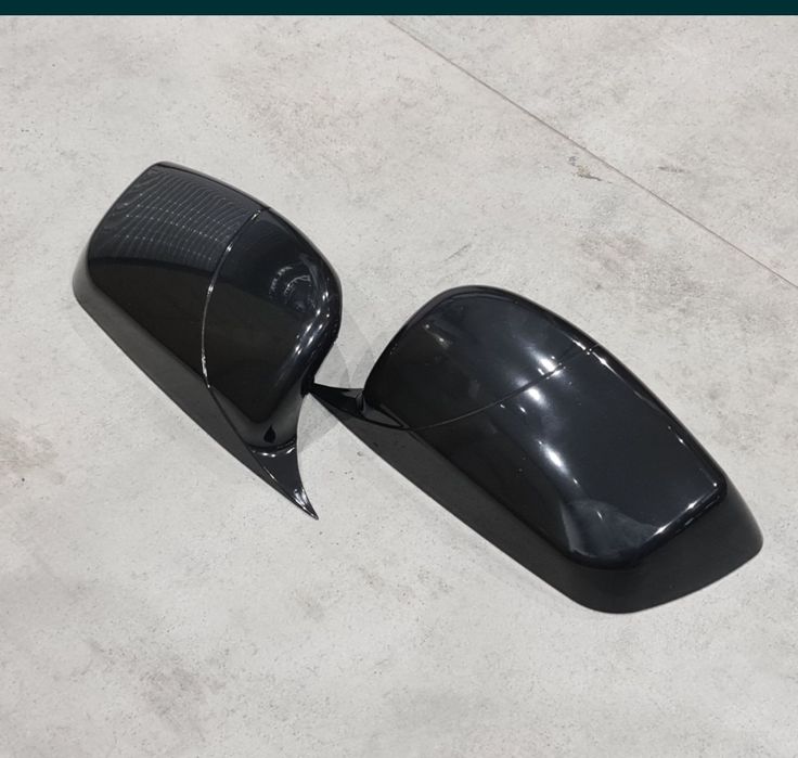 Capace ornamente oglinzi BMW E60 E61 model Batman negru lucios