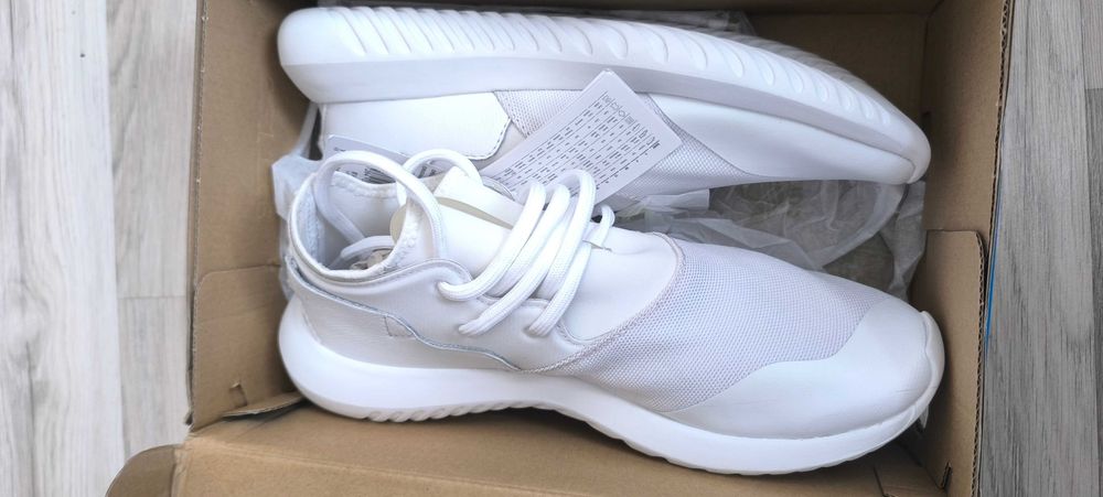 Дамски маратонки Adidas. --''НОВИ''