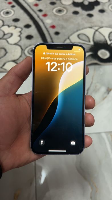 12 iPhone detali in privat