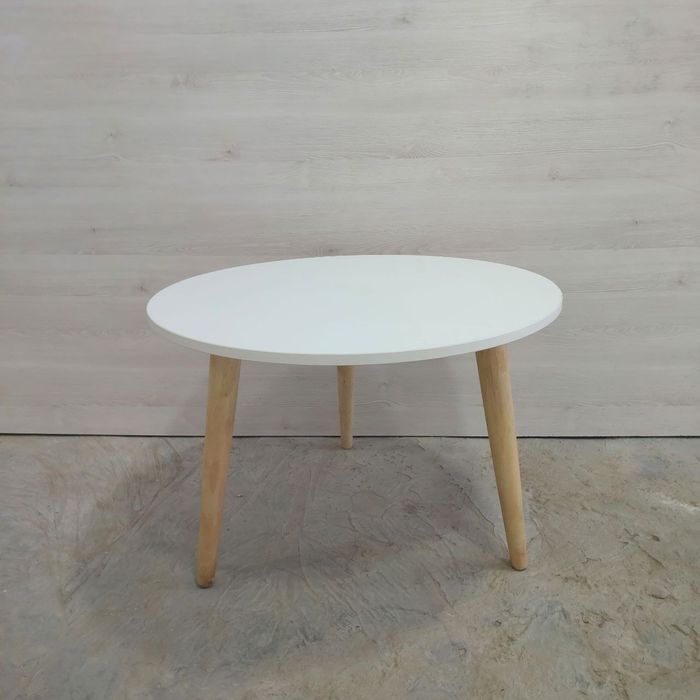 Маленький круглый стол