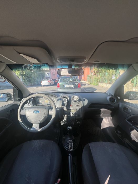 Ford Fiesta cu 2 randuri de roti