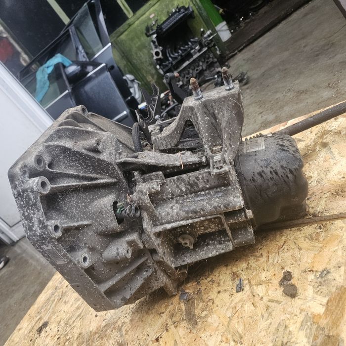 Скоростна кутия за Dacia Lodgy 1.6 бензин  JR5 398