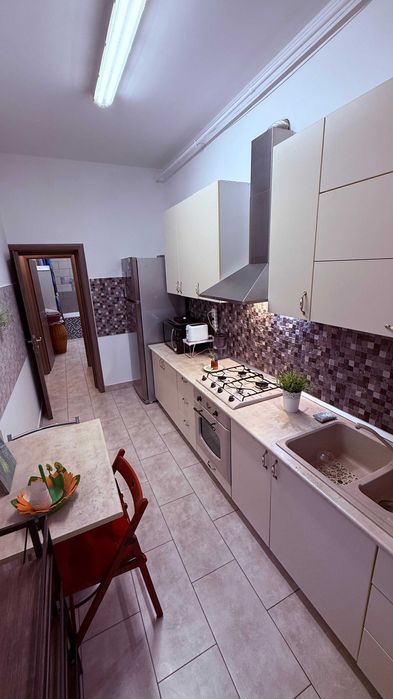 Particular, apartament 3 camere, metrou Aparatorii Patriei, parcare