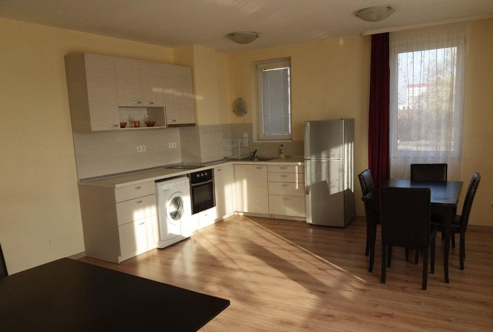 Дава се под наем Тристаен апартамент в София, Студентски град - 84 кв.м за 718.08 € - Снимка #1