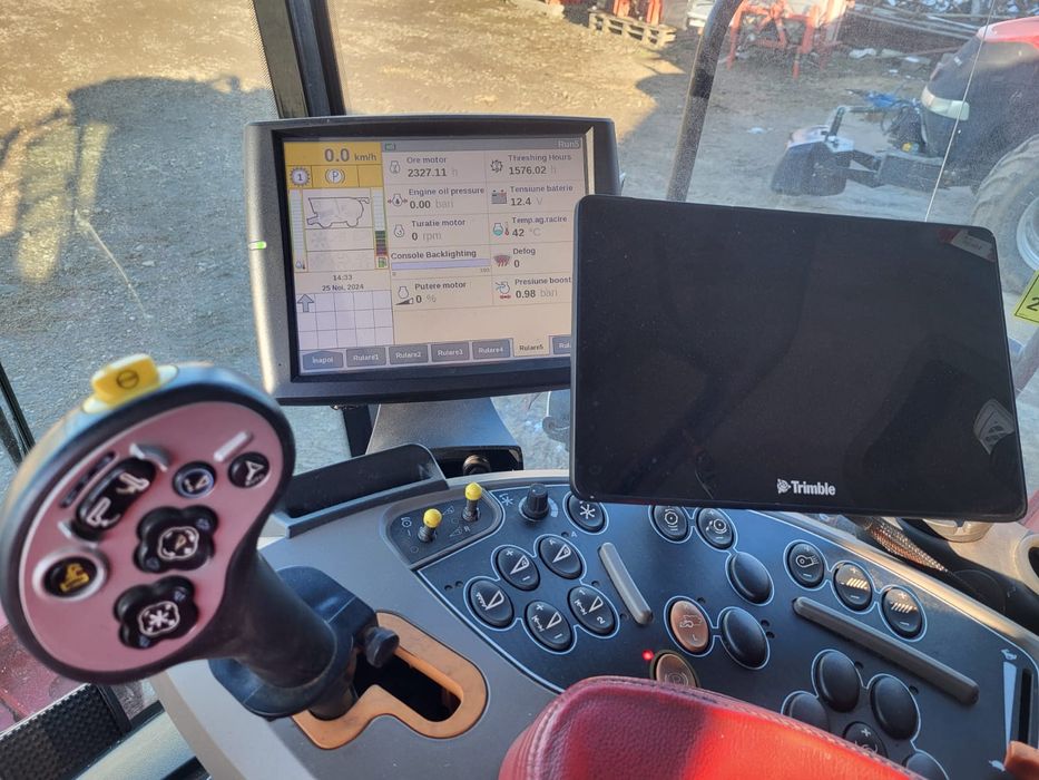 Două Combine CASE IH 6140 axial flow