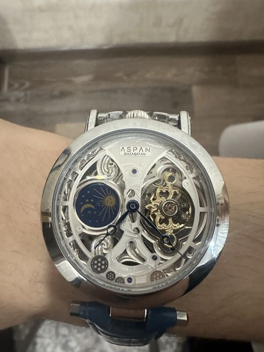 Часы не одевали новые