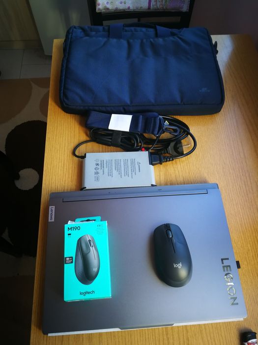 Лаптоп Lenovo Legion 5 16IRX9 с Windows 11 Pro-лицензиран