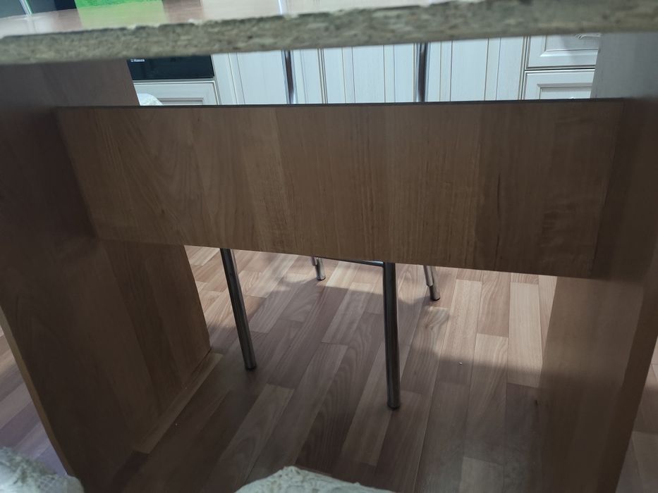 Продам кухонный стол