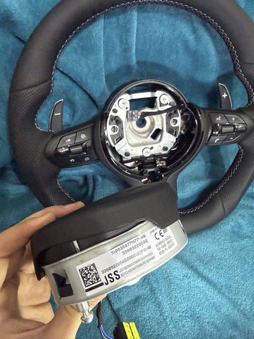 Volan BMW M tesit cu piele si padele