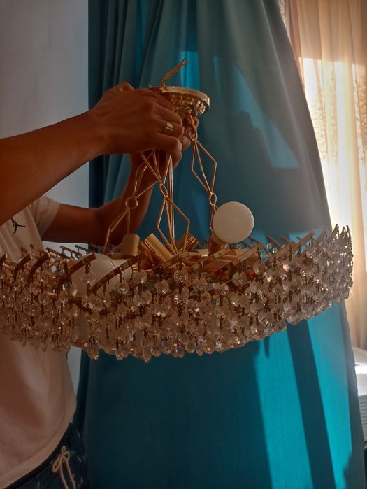 Люстра красивый.