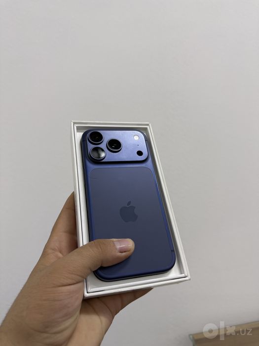 Iphone 17 pro blue