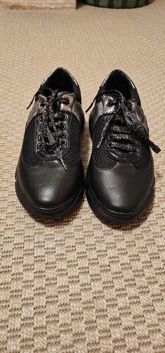 Vand adidasi PIELE NATURALA, marimea 37