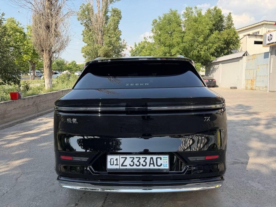 Продается автомобиль zeekr 7X