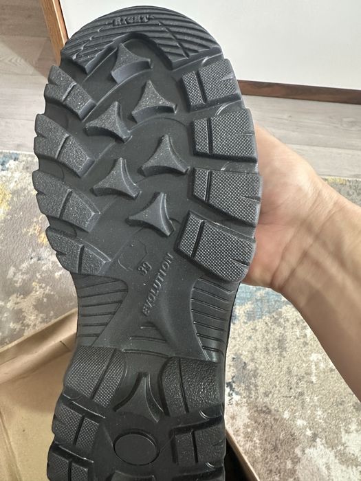 Продам берцы новые