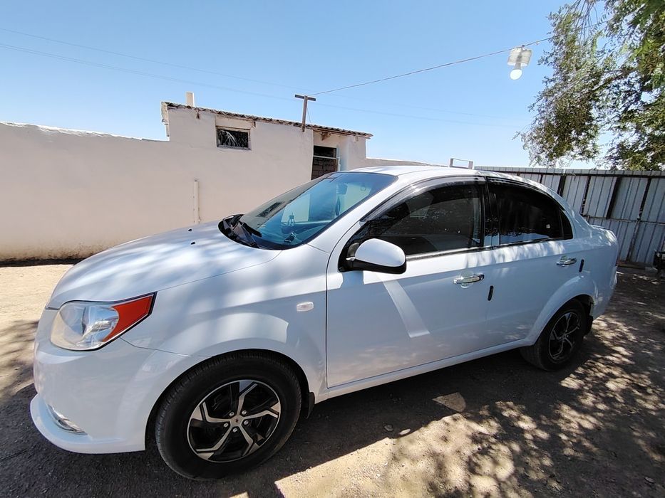 Нексия 3 сотилади