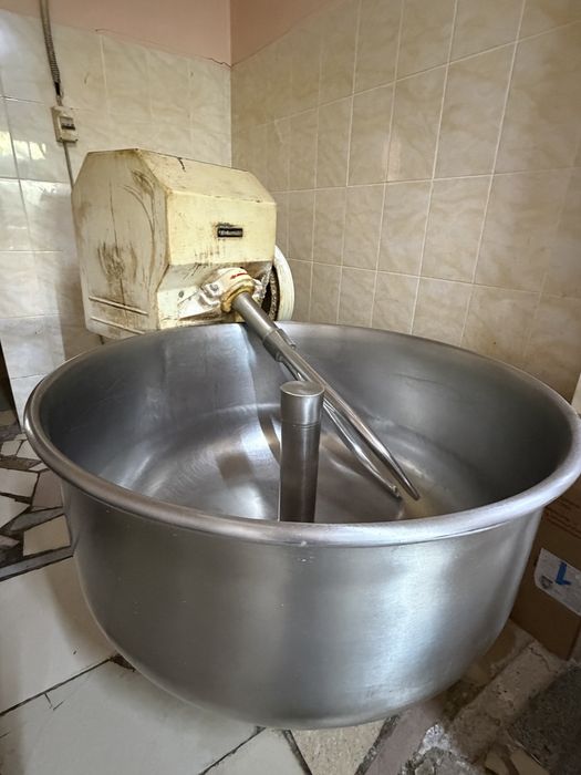 Продам тестомесы , печи