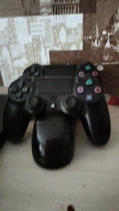 Плейстейшн 4, в отличном состоянии
