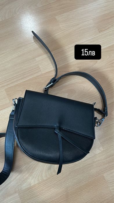 Малка черна чанта