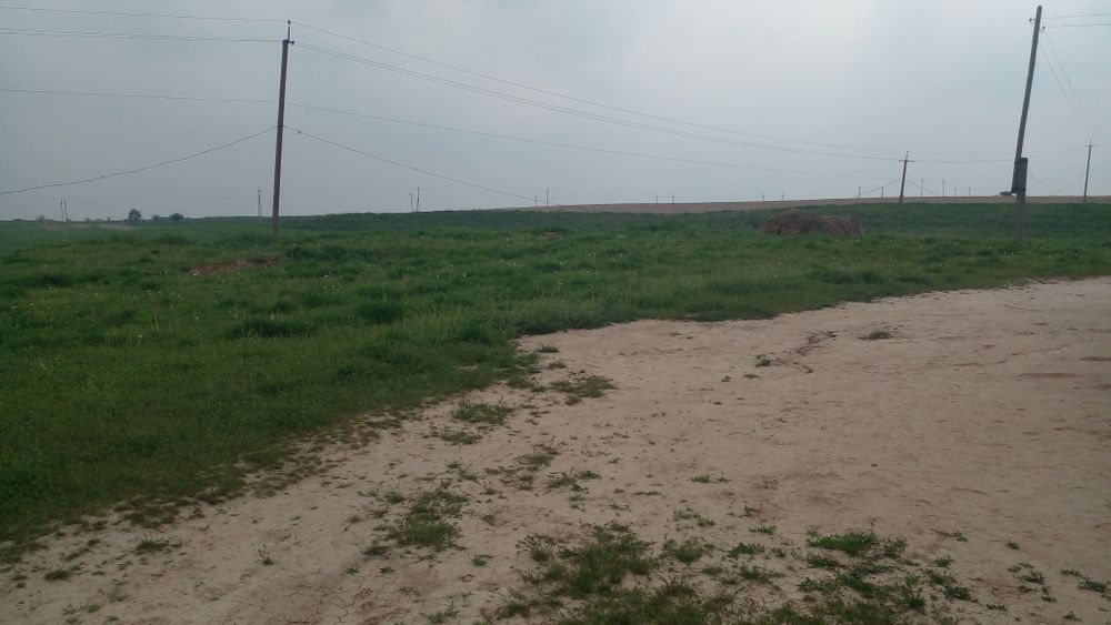 Тошкен вилояти охангарон тумани shodmalik ota  махалласида уй сотилади