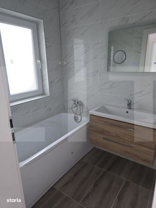 Casa tip duplex Mosnita Noua asfalt