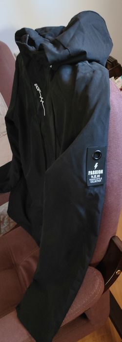 Jachetă cu glugă  nouă, antivant,ploaie.