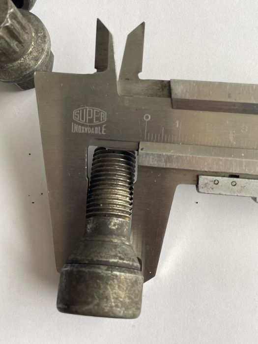 Секретни болтове M14 с ключ за джанти