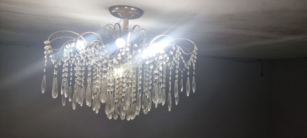 продам люстру в зал