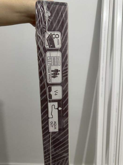 Дверь с ручками, ламинат новый упаковка