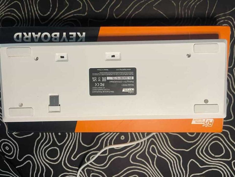 Продавам RK Royal Kludge RK61 Keyboard Нова :).