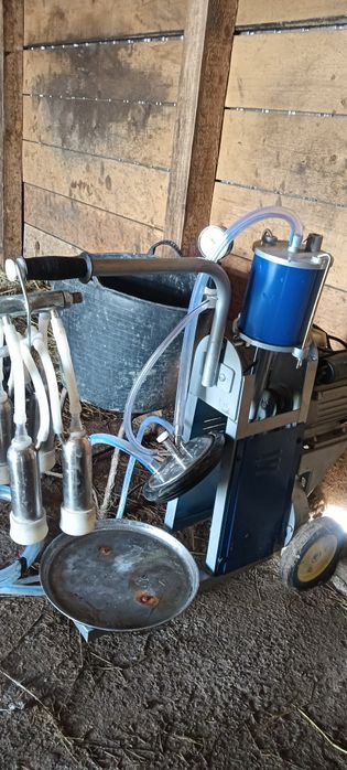 Vând aparat de muls