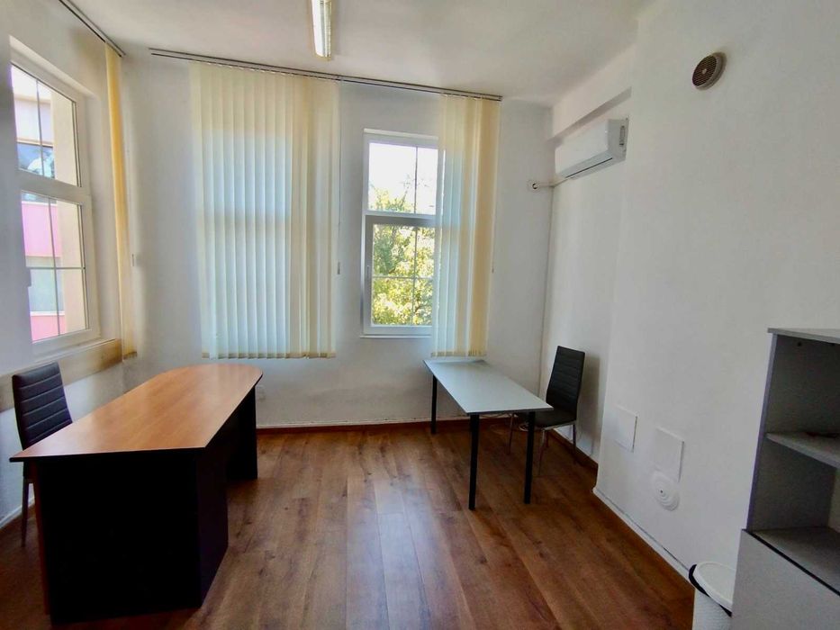 Имот Корект ДАВА ПОД НАЕМ обз Офис, Център