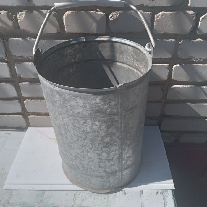 Продам ведро оцинкованное-20л-2000теньге.