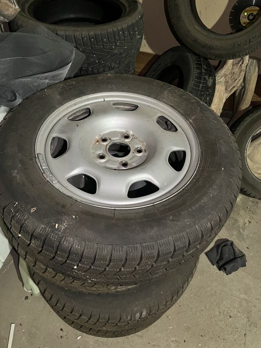 Зимние шины с дисками 215/65R16