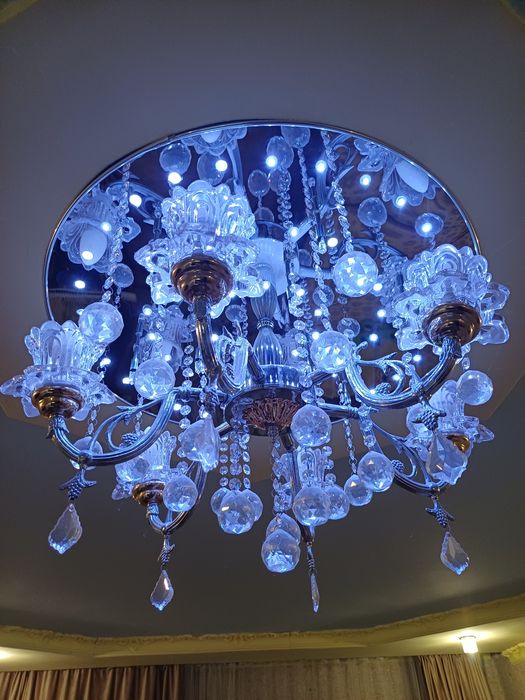 Продам люстру .,,