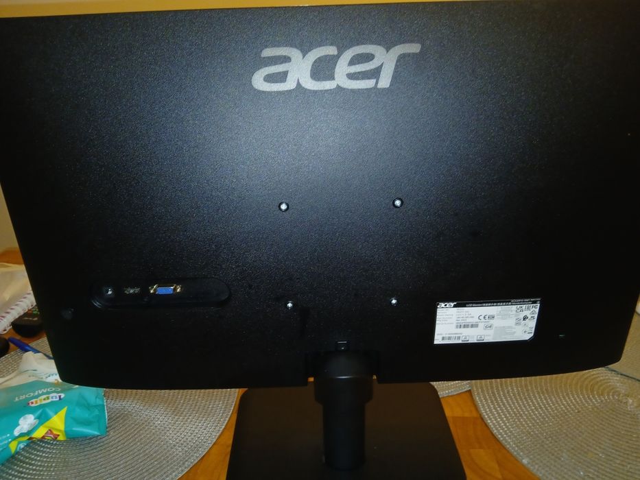 Монитор Acer и комплект Trust клавиатура и мишка  и слушалки  Xtike me