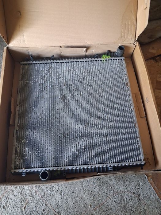 Радиатор  на БМВ Х5 е53 4,4