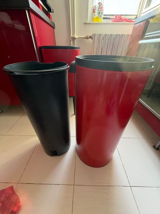 Cos de gunoi Brabantia Touch 30 L roșu – design premium, modelul nou
