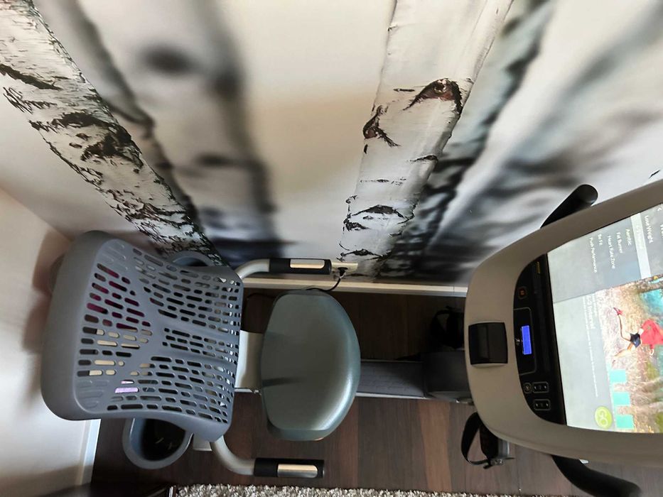 Bicicletă fitness orizontală Precor RBK 885–Profesională, Touchscreen