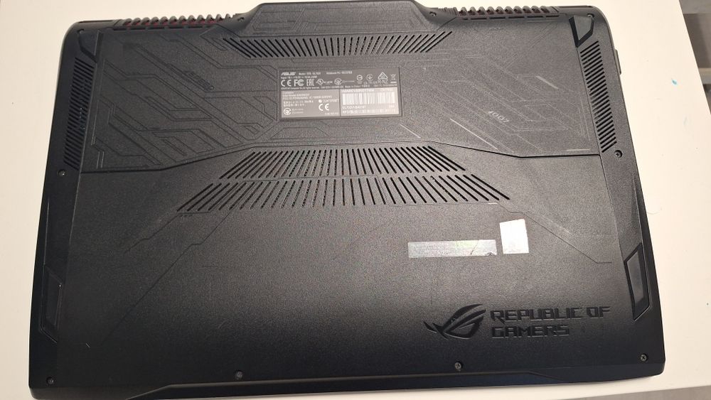 ASUS ROG Strix GL702VI | GTX 1080 8GB | i7-7700HQ | 16GB RAM | 1.5TB | 120Hz G-SYNC